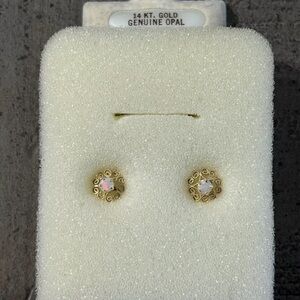 Vintage 14KT Yellow Gold Filigree Genuine Opal Stud Earrings